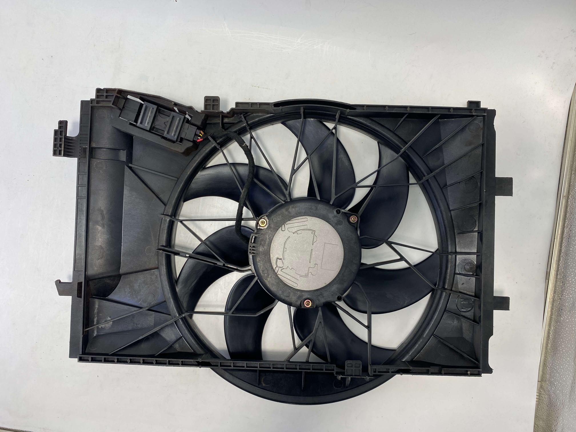 Moteur sans balais A2035000493 de haute qualit&eacute; et module de commande pour W203&nbsp;; Pi&egrave;ce premium pour l'importation de pi&egrave;ces automobiles.