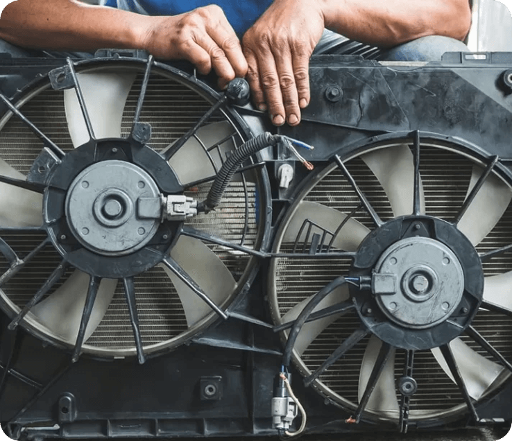 Hűtőventil&aacute;tor szerelv&eacute;ny a j&aacute;rmű motorj&aacute;nak hőm&eacute;rs&eacute;klet&eacute;nek szab&aacute;lyoz&aacute;s&aacute;hoz