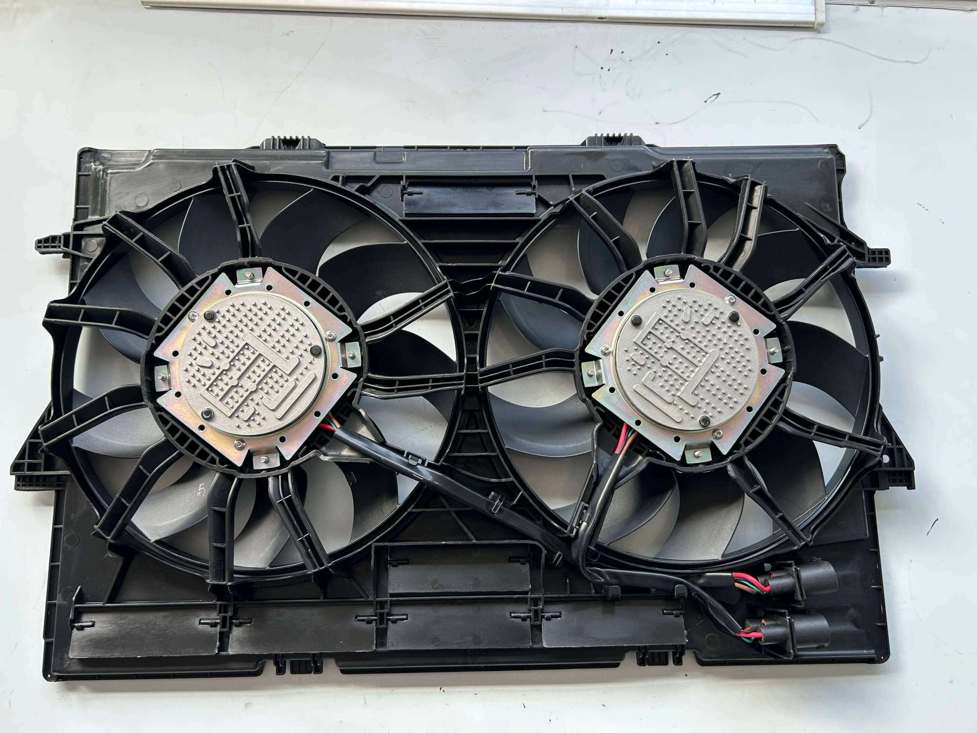 Audi A6/A7 (C7/4G) 3.0T V6 2012-2017 i&ccedil;in OE 4H0959455AD Elektrikli Fan; Toptan Stok.