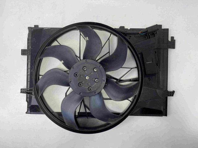 A2035001793 メルセデス W203 C クラス 12V ラジエーター冷却ファン アセンブリ。 OEM品質、卸売輸出。