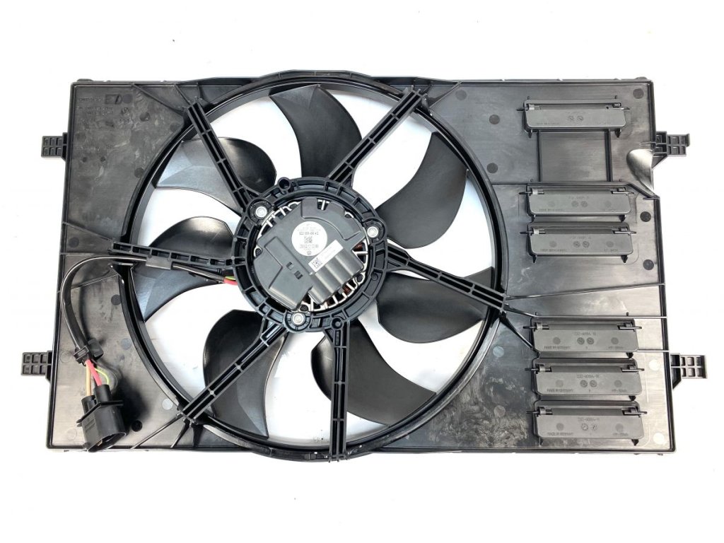 5Q0959455AG lamă și carcasa ventilatorului de răcire a radiatorului de schimb pentru VW Golf 7/8; Componentă angro de calitate OE de montare directă.