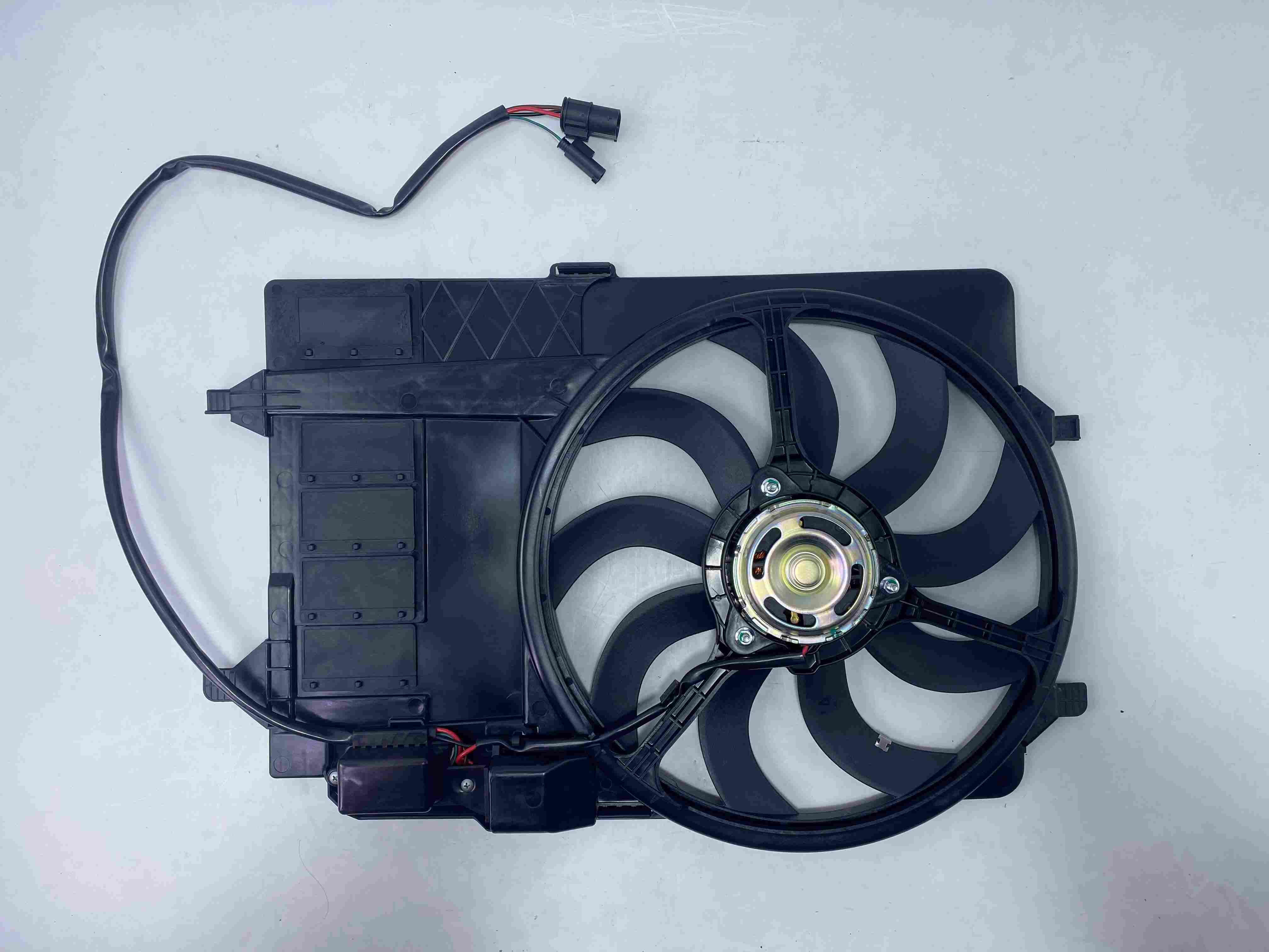 Mini Cooper R50 R53 1.6L L4 ithalat&ccedil;ıları ve distrib&uuml;t&ouml;rleri i&ccedil;in 17117541092 motor soğutma fanı