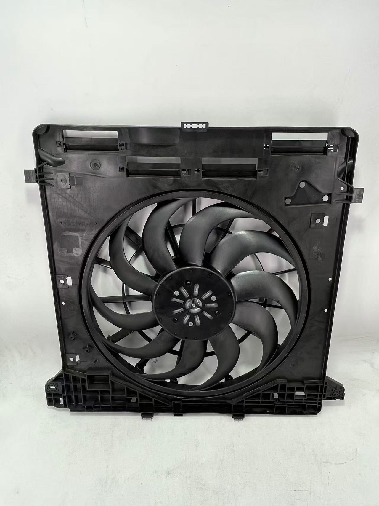 L1M3-8C607-AF elektromos ventil&aacute;tor csatlakoz&oacute; r&eacute;szlet; Minős&eacute;gellenőrz&eacute;s Explorer Aviator alkatr&eacute;szek importj&aacute;hoz/nagykereskedelm&eacute;hez.
