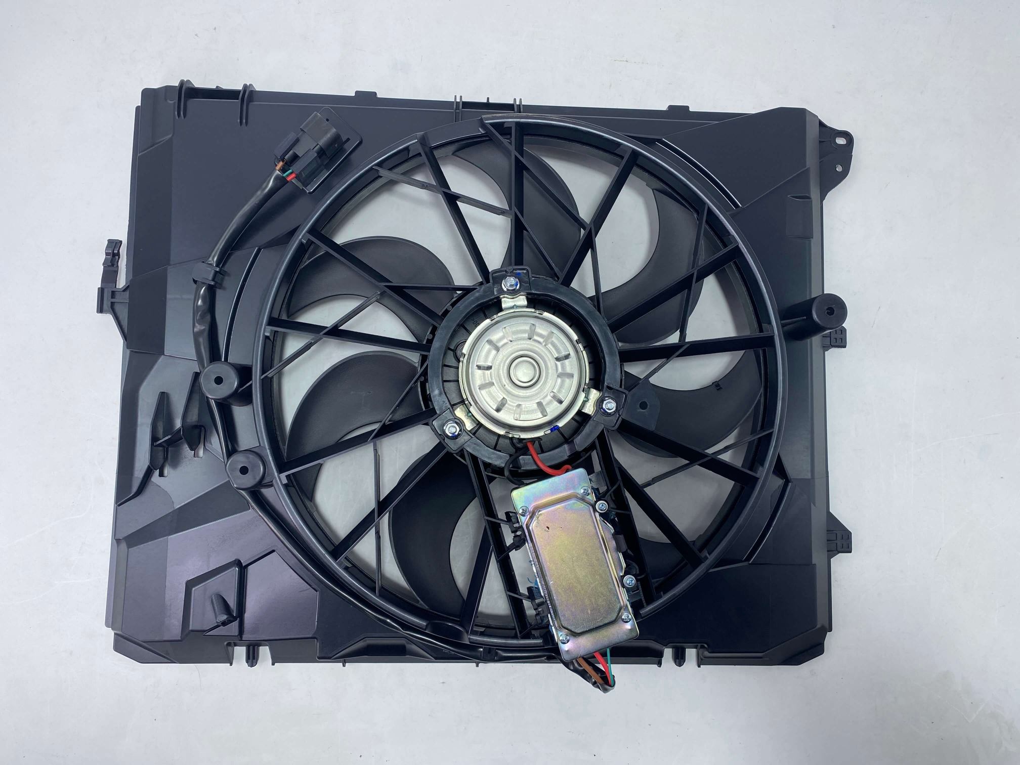 Kipas Radiator Kinerja Tinggi 17427563259 Cocok untuk BMW E84 2010-2015 OEM Kualitas untuk Distributor