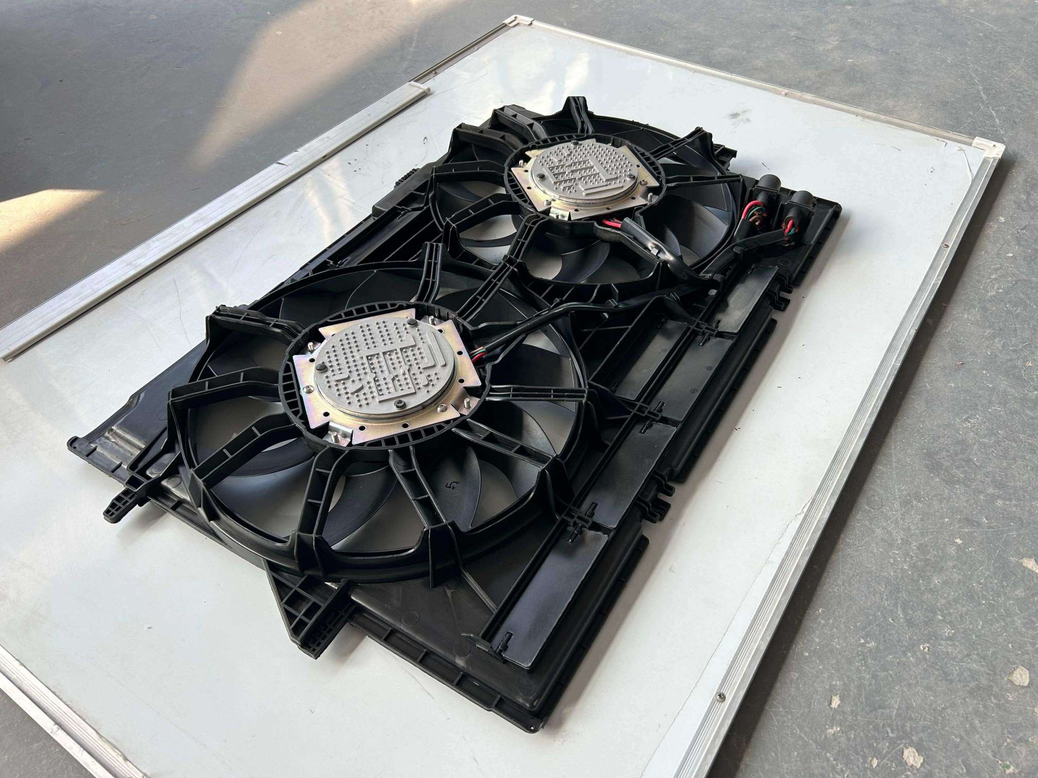 Motor de ventilador Audi A6 C7 4H0959455AD; Compat&iacute;vel com A4 A5 Q5 3.0L; Substitui 4H0959455T.
