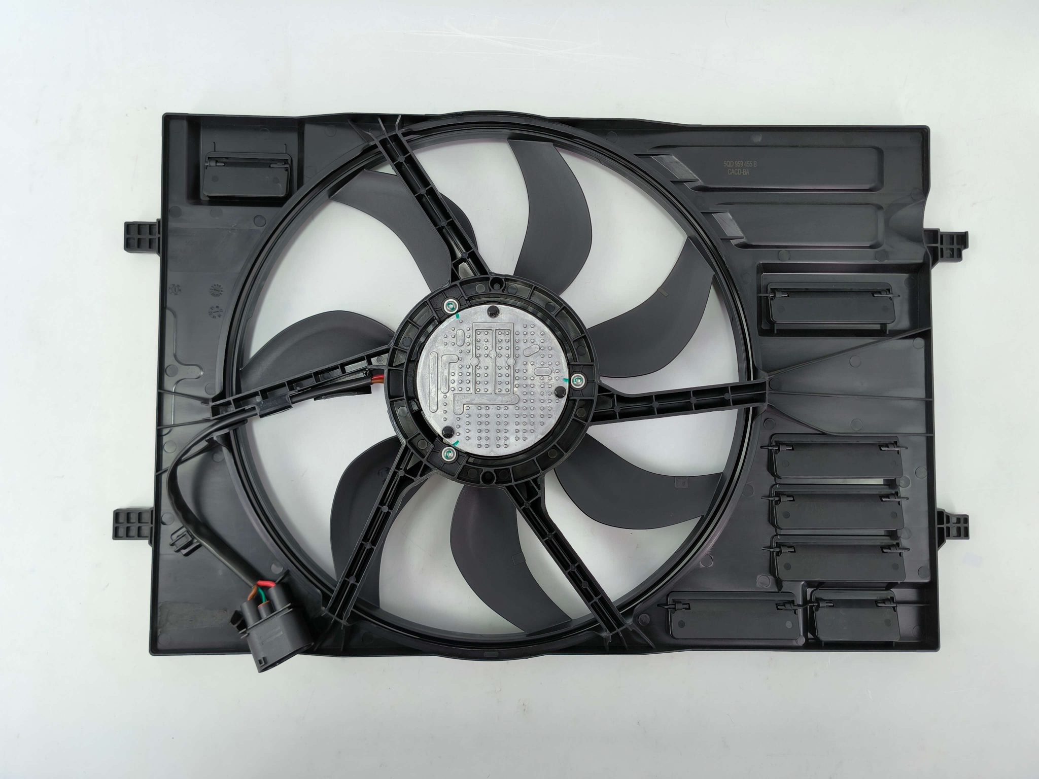 Bezszczotkowy wentylator elektryczny 5Q0121203DE do platformy VW MQB; Średnica 440 mm, wysoka wydajność.