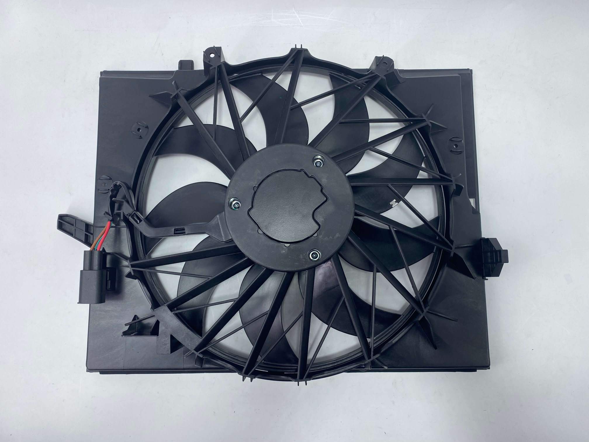 Kipas pendingin mesin berkualitas tinggi 17427524881 cocok untuk pemasok BMW 7-Series 2003-2006 OEM