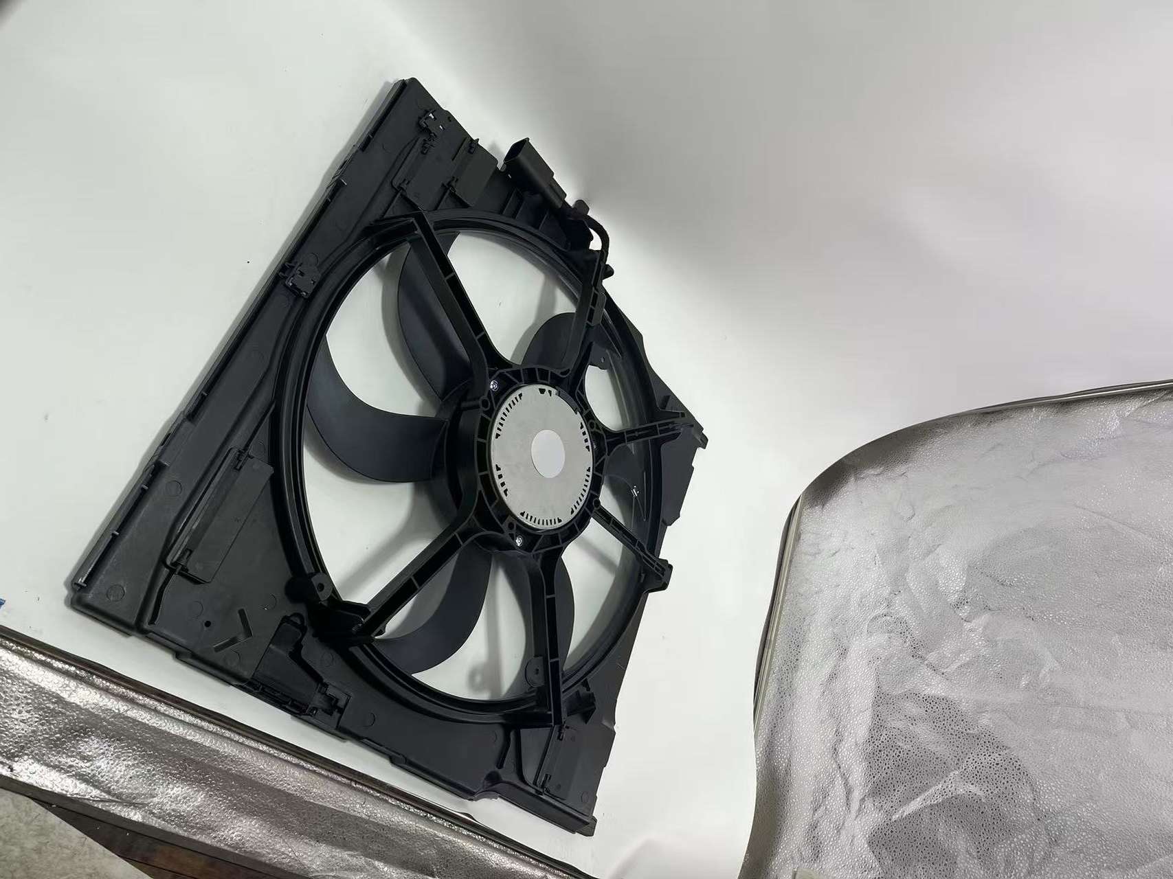 고성능 400W 라디에이터 냉각 팬 17428618239 BMW X5 E70 E71 F15 F16 OEM 공급 업체에 적합