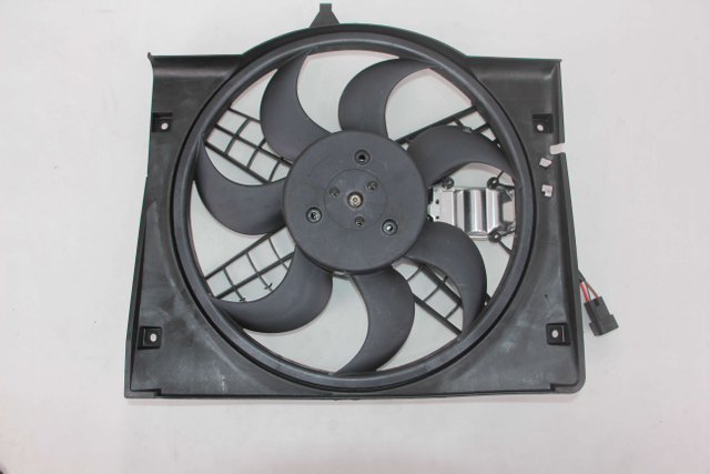 17117801423 Conjunto de ventilador de refrigeraci&oacute;n del radiador BMW E46; El&eacute;ctrico, 450W/228W para 320D; Al por mayor.