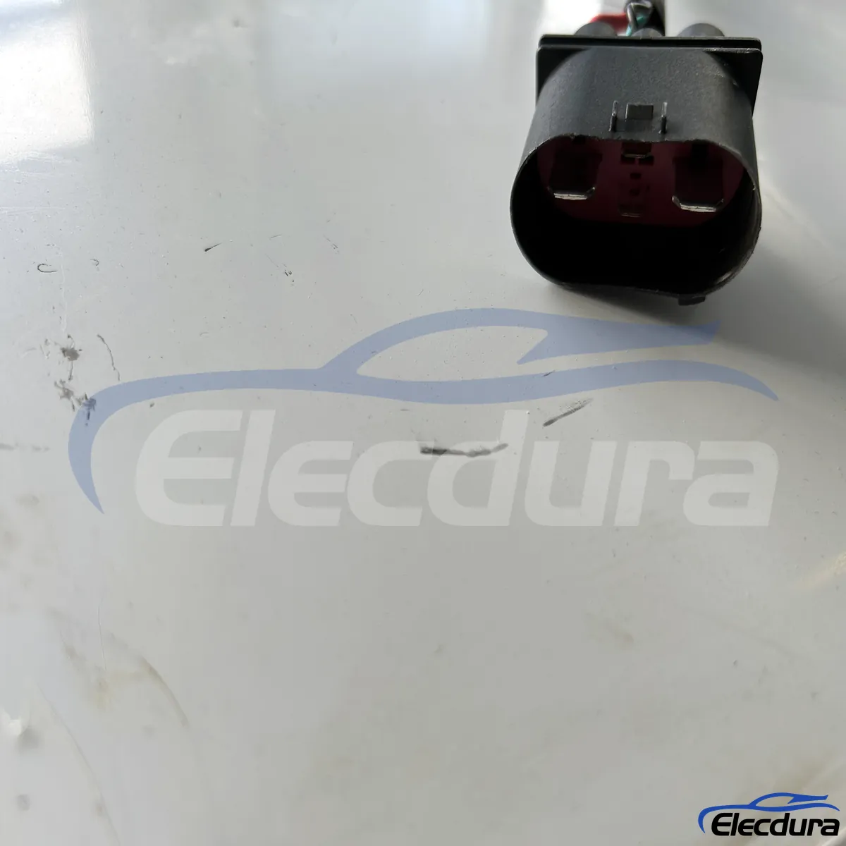 Sestava chladic&iacute;ho ventil&aacute;toru Audi A8 8W0959455A pro nap&aacute;jen&iacute; rozdělovače