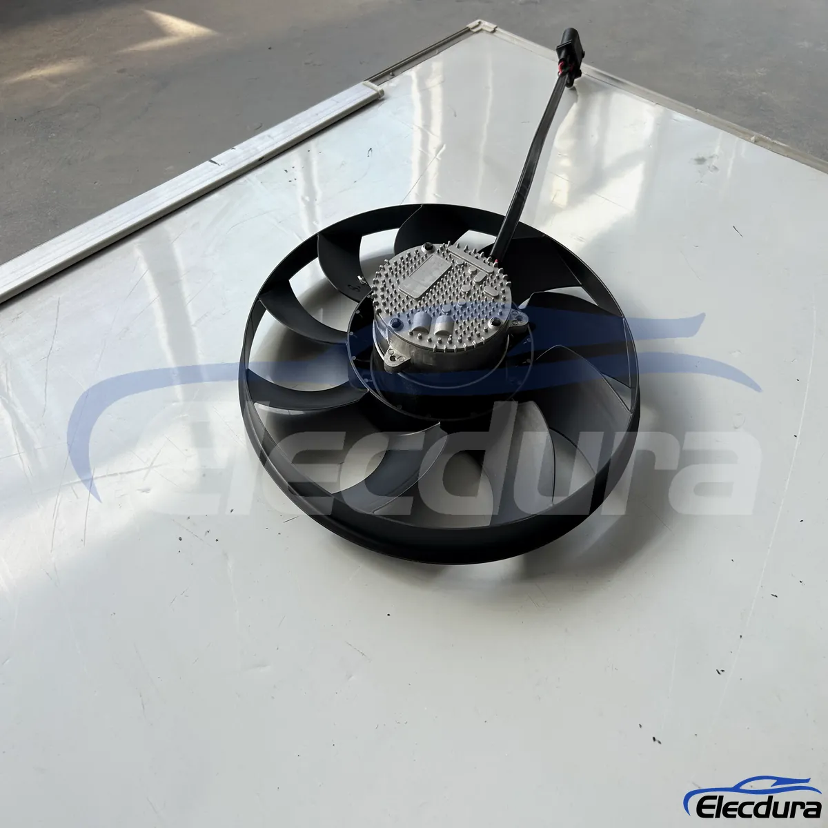 8W0959455A V&yacute;měna ventil&aacute;toru chladiče pro opravny Audi