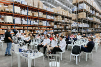 distribut&oslash;rers bes&oslash;g af autodelefabrik