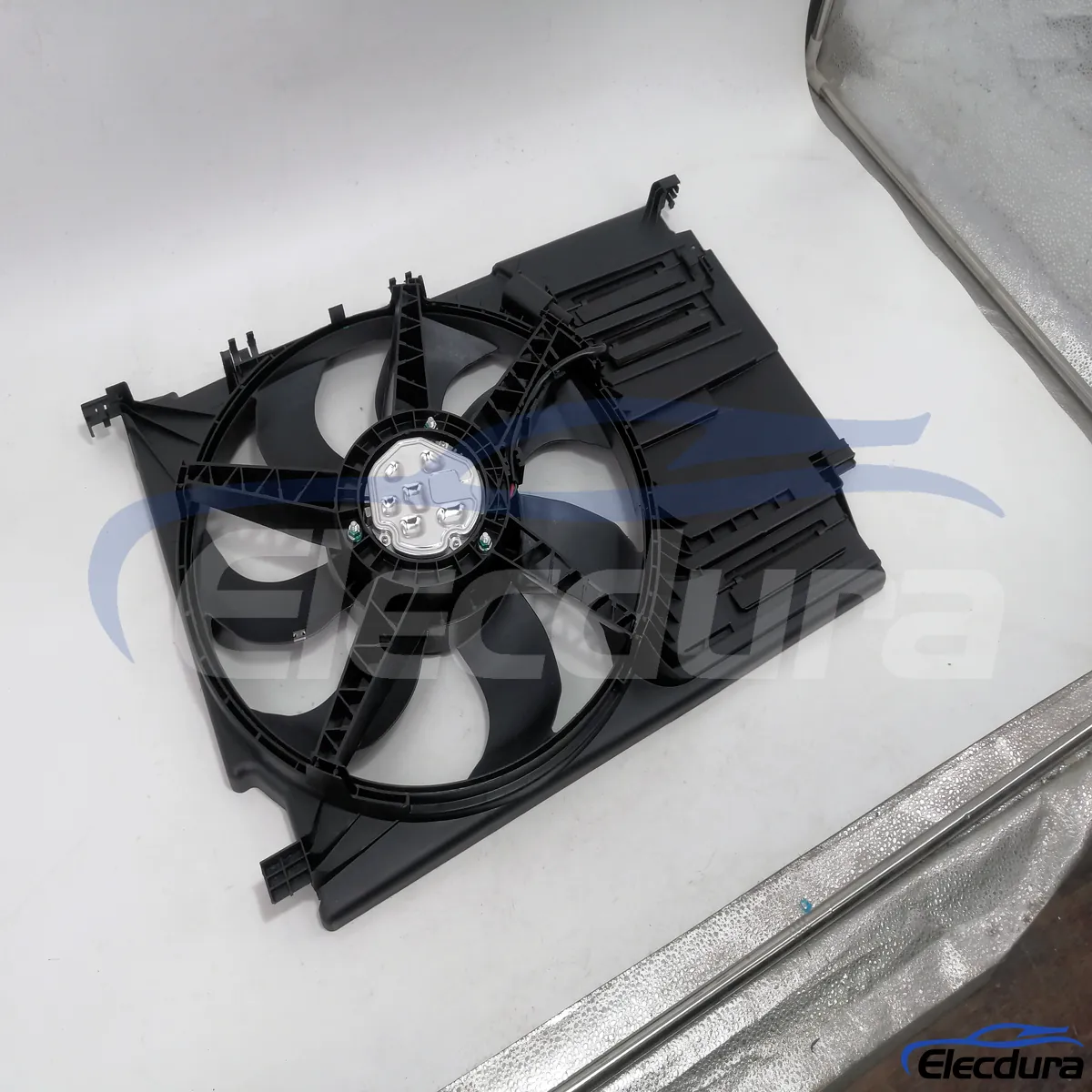 Gruppo ventola di raffreddamento del radiatore aftermarket senza spazzole 17427617609 per importatori e grossisti