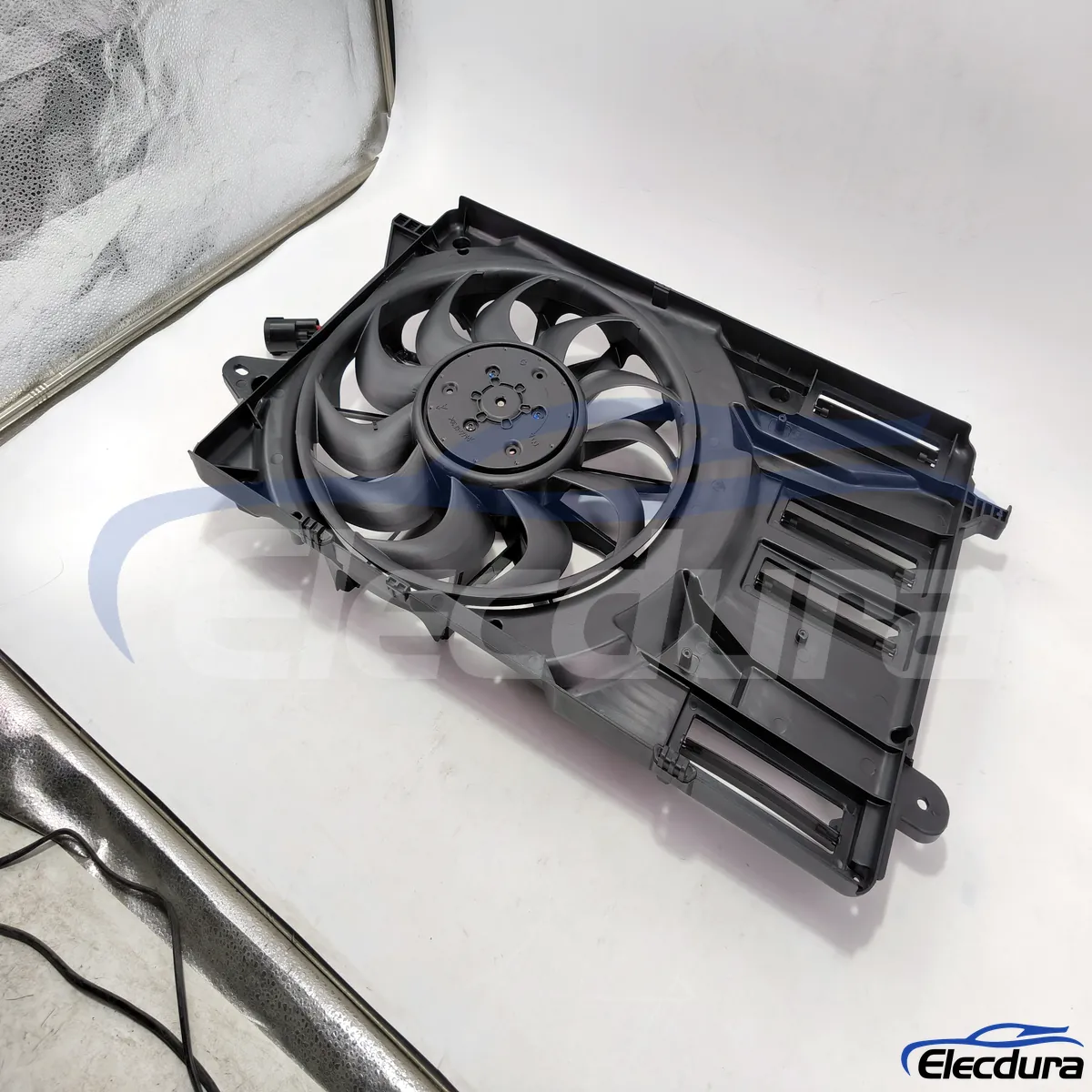 Buick Regal / LaCrosse Brushless Ensemble ventilateur de refroidissement de radiateur remplacement 84216861 pour les distributeurs de ventilateurs de refroidissement